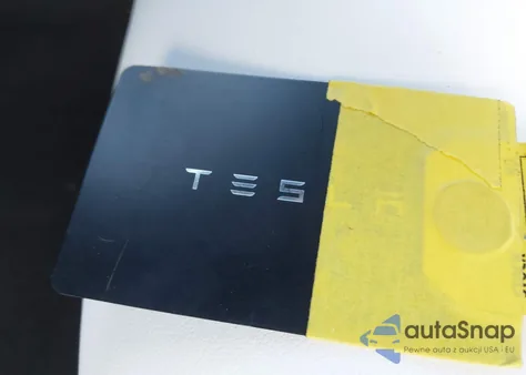 2023 Tesla Model Y Awd/Long Range Dual Motor All-Wheel Drive z USA, uszkodzony, nr VIN 7SAYGDEE8PA206351